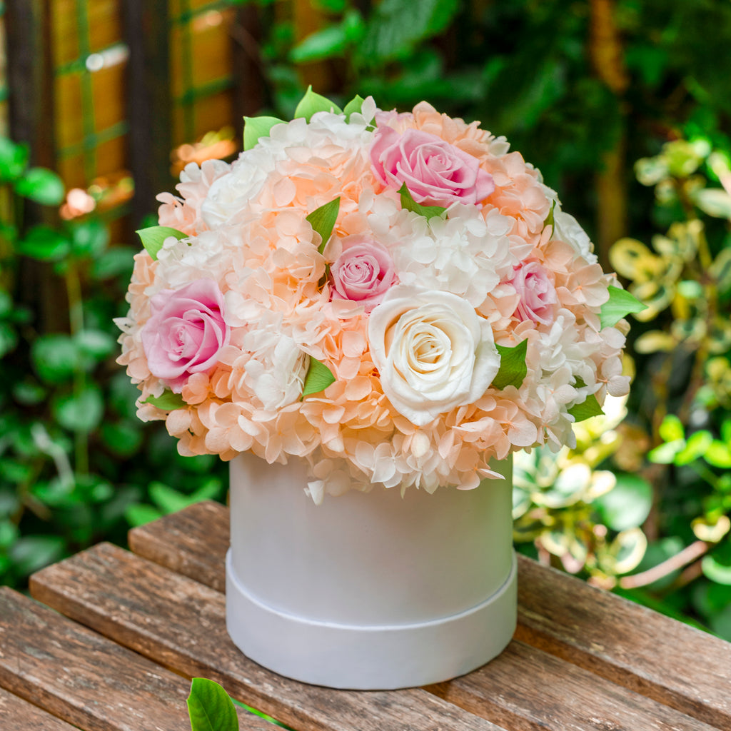 Mixed Rose and Hydrangea Bouquet Starry Roses